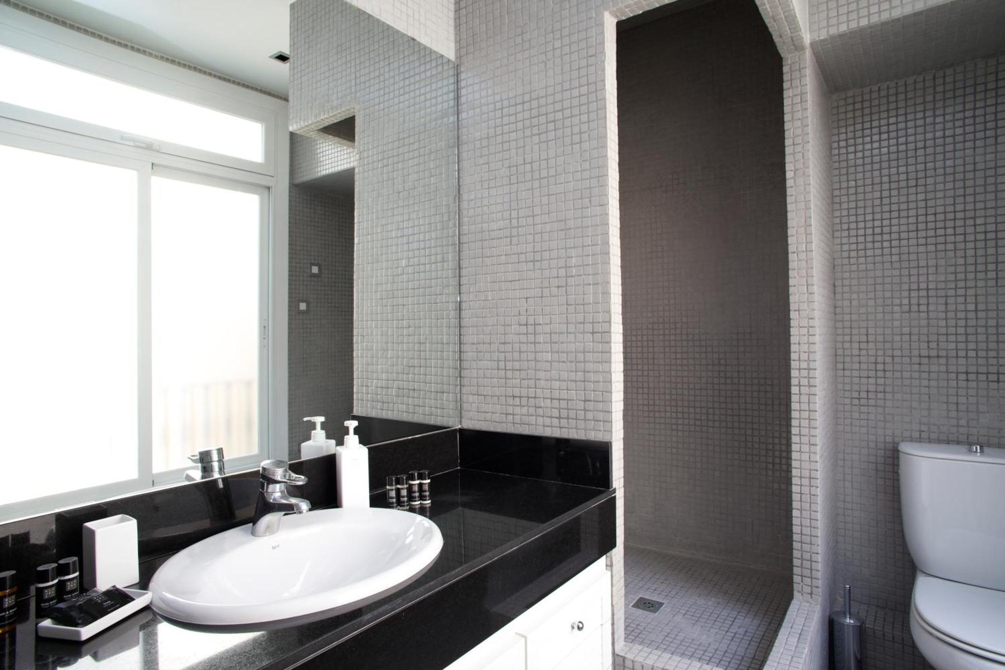 The Claris Suites I Барселона Екстериор снимка